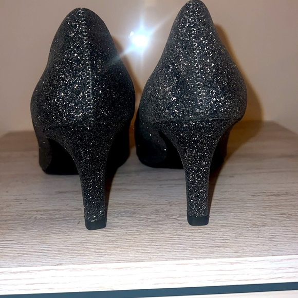 MONET Moon Light Sparkling mid heels. Size 9 like new - Picture 5 of 6